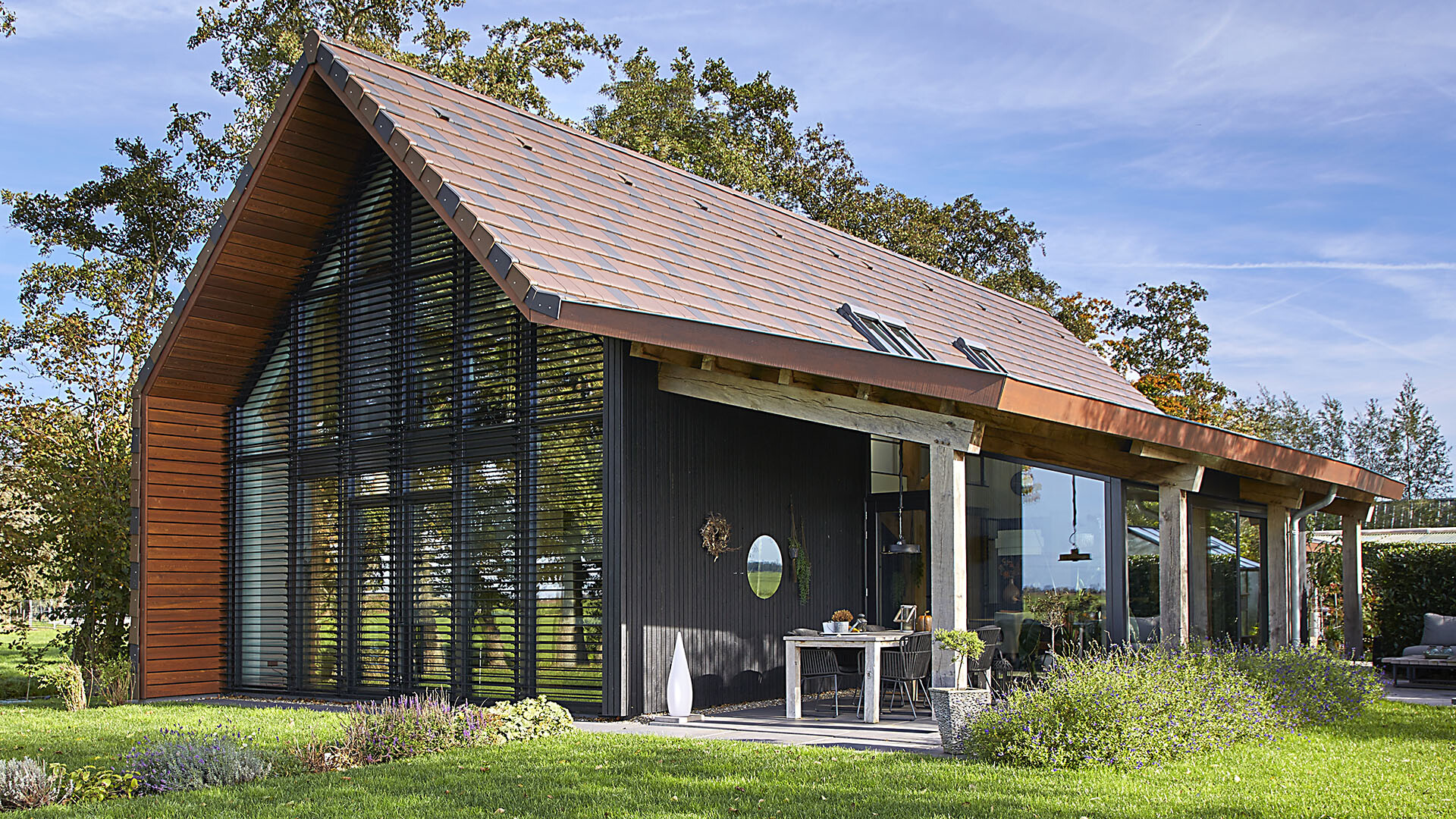 modern-barn-house-with-unique-louvers-featured-in-the-art-of-living